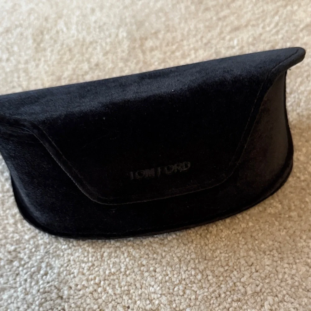 Tom Ford Elegant Black Sunglasses - Picture 4 of 4